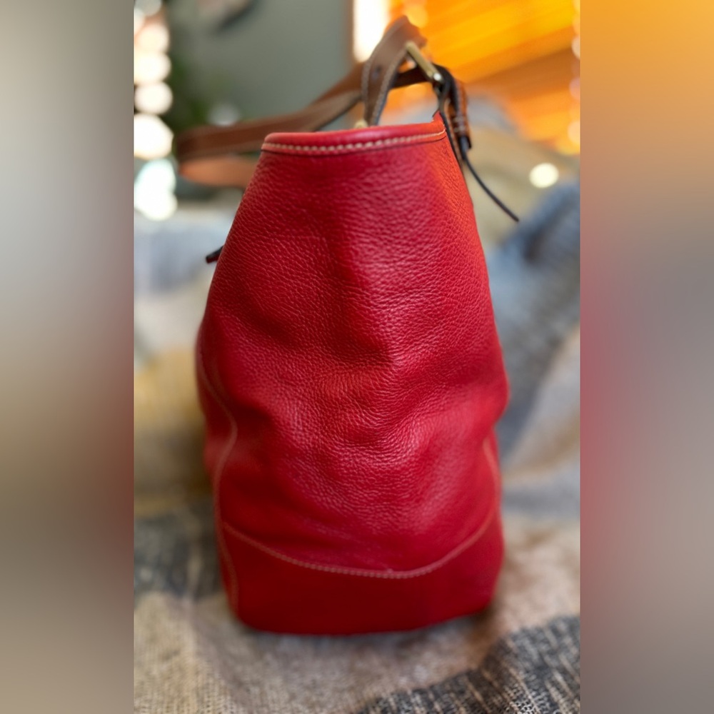 Dooney & Bourke Red Leather Hobo w/Brown Trim EXCELLENT RARELY USED CONDITION - Picture 4 of 13